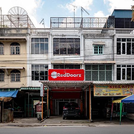 מלון Reddoorz Near Rsud Dr Pringadi Medan 3 מראה חיצוני תמונה